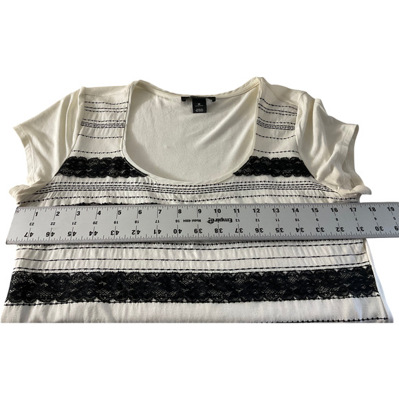 White House Black Market Women's Medium Black White Striped Blouse Lace Circles - Picture 4 of 6